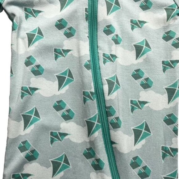 Kickee Pants Windy Day Kites Zippered Footie Size 0-3 Months new - Picture 2 of 5